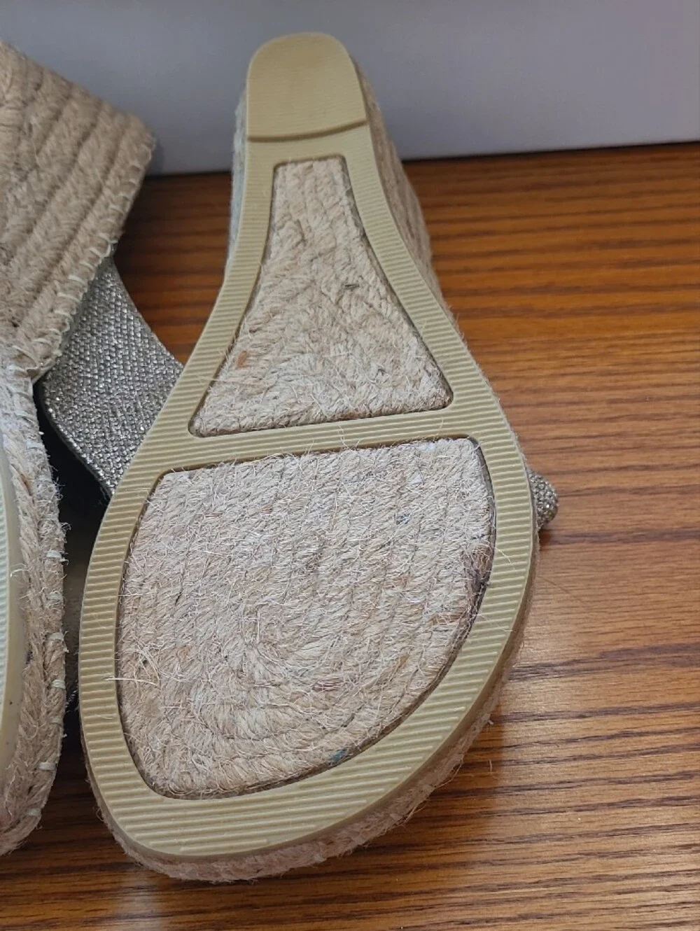 NIB Croft and Barrow Gold Metallic Wedge Thong  Espadrille Sandals